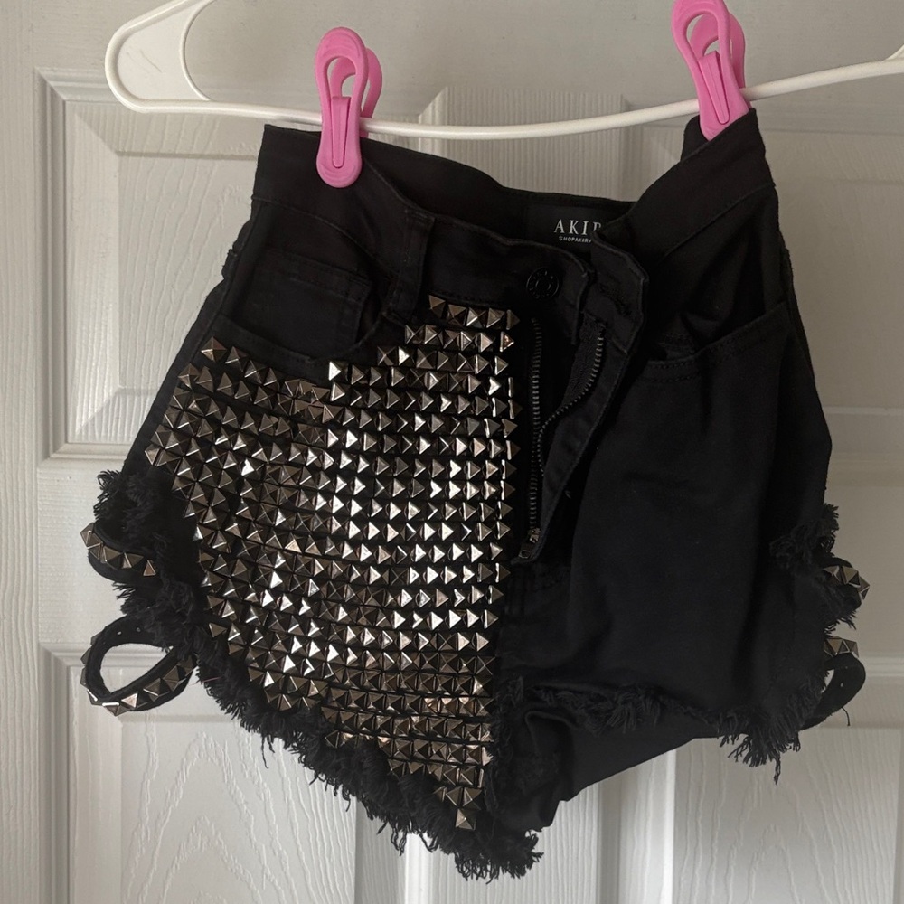 AKIRA Black Studded Cropped Shorts Set - Picture 3 of 5